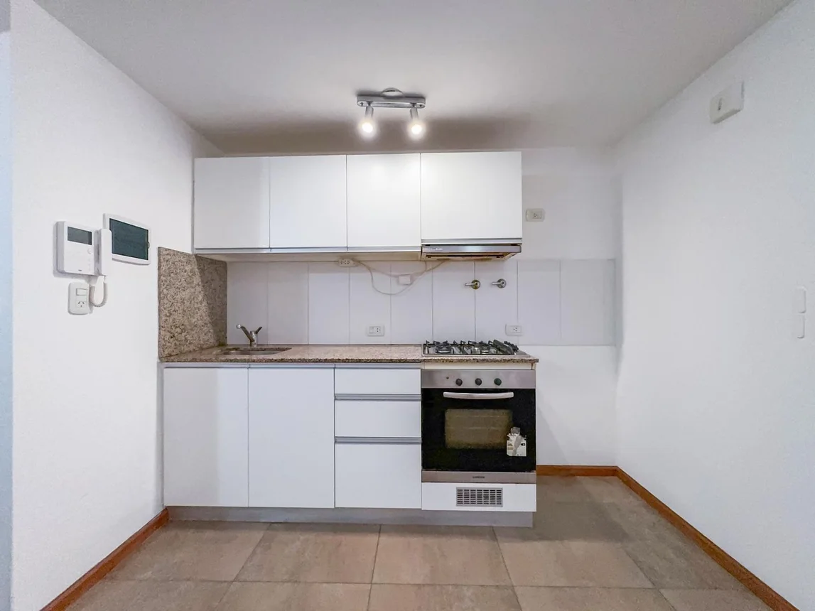 Monoambiente con patio y balcon - martin, foto 3