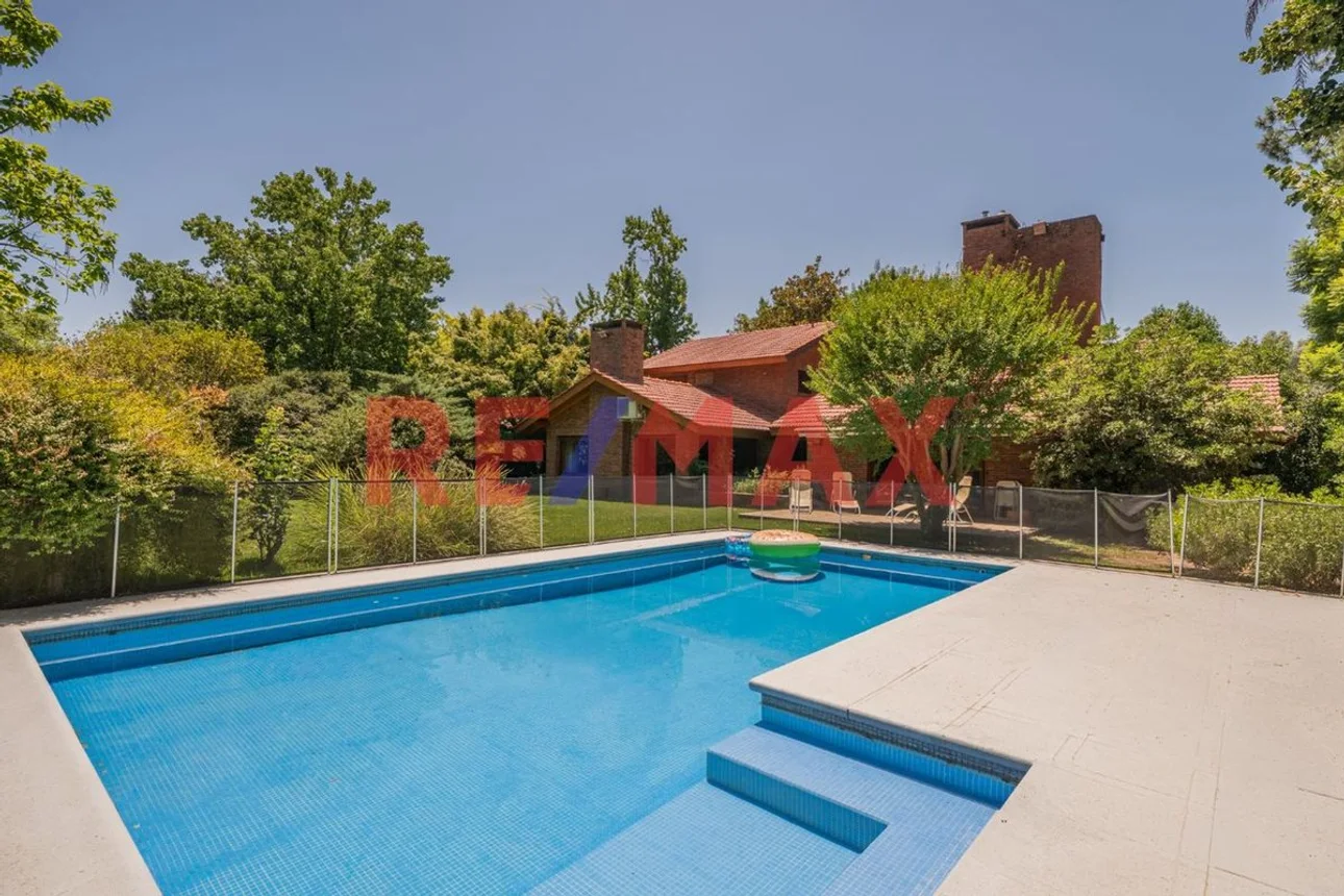 Casa de 5 ambientes en venta en Manuel Alberti, Avenida Highland Park 200