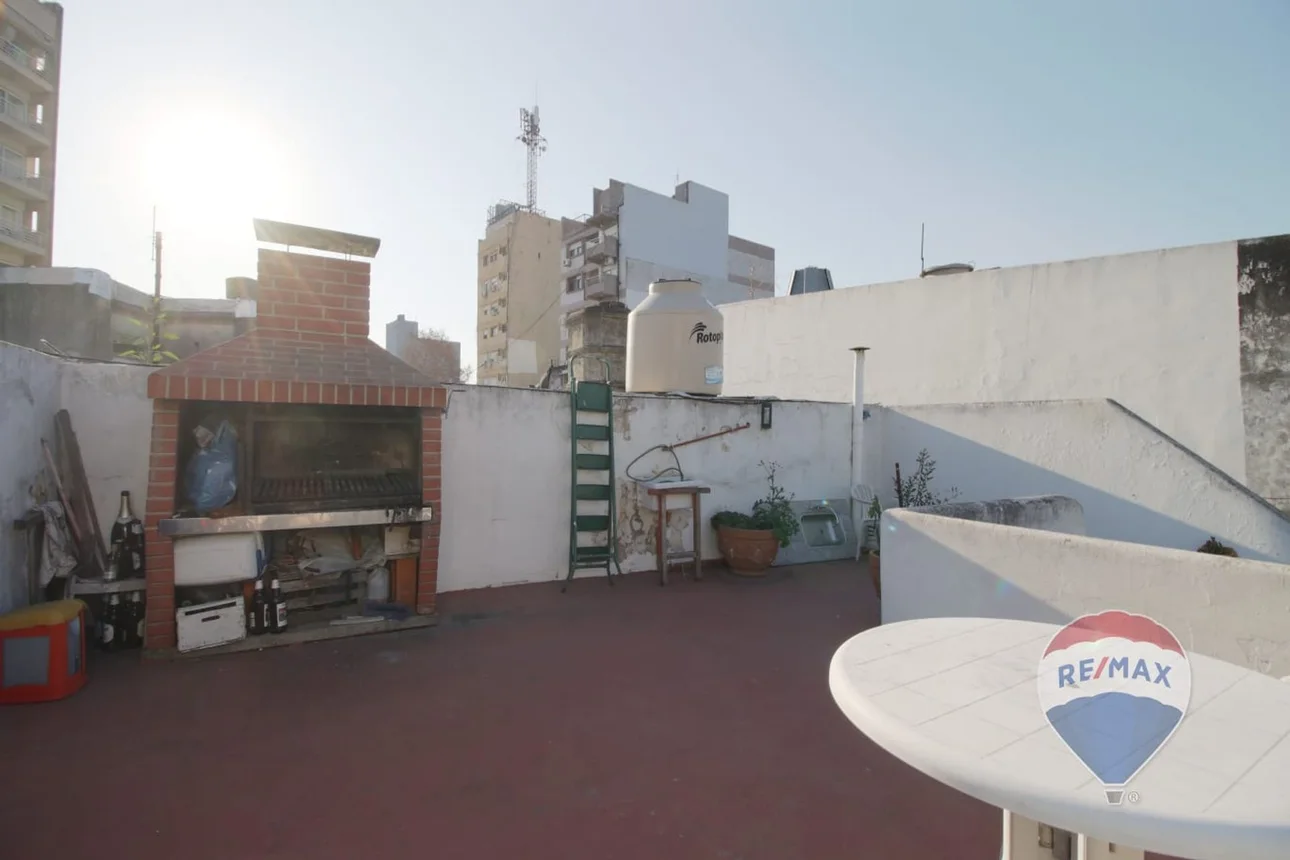 PH de 6 ambientes en venta en Floresta, Cajaravilla 4100