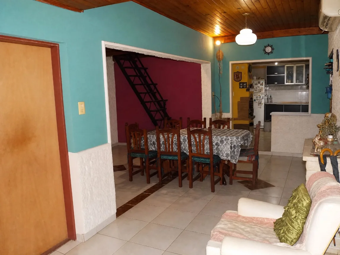 Casa de 2 dormitorios y cochera pasante., foto 4