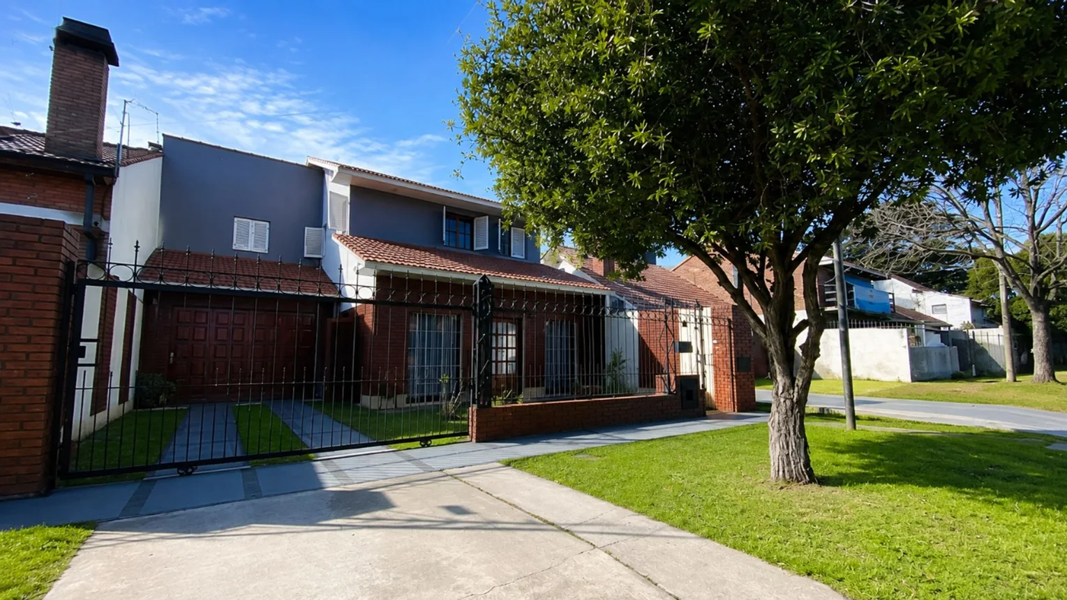 Venta casa con jardin y parque barrio caisamar, foto 1