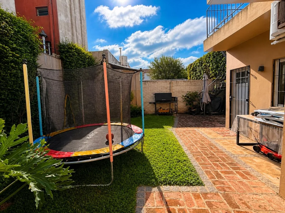 Casa en venta en Quilmes, foto 2