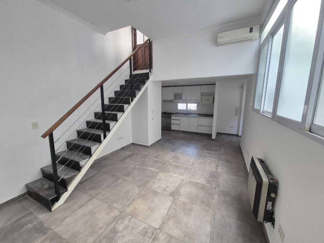 Venta PH tres Ambientes Almagro sin expensas