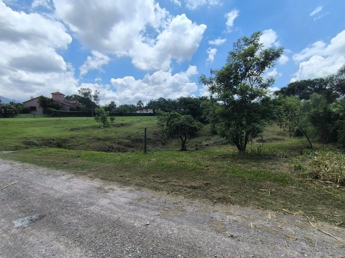 TERRENO EN VENTA CLUB DE CAMPO EL TIPAL 3.740 M2 - foto 2