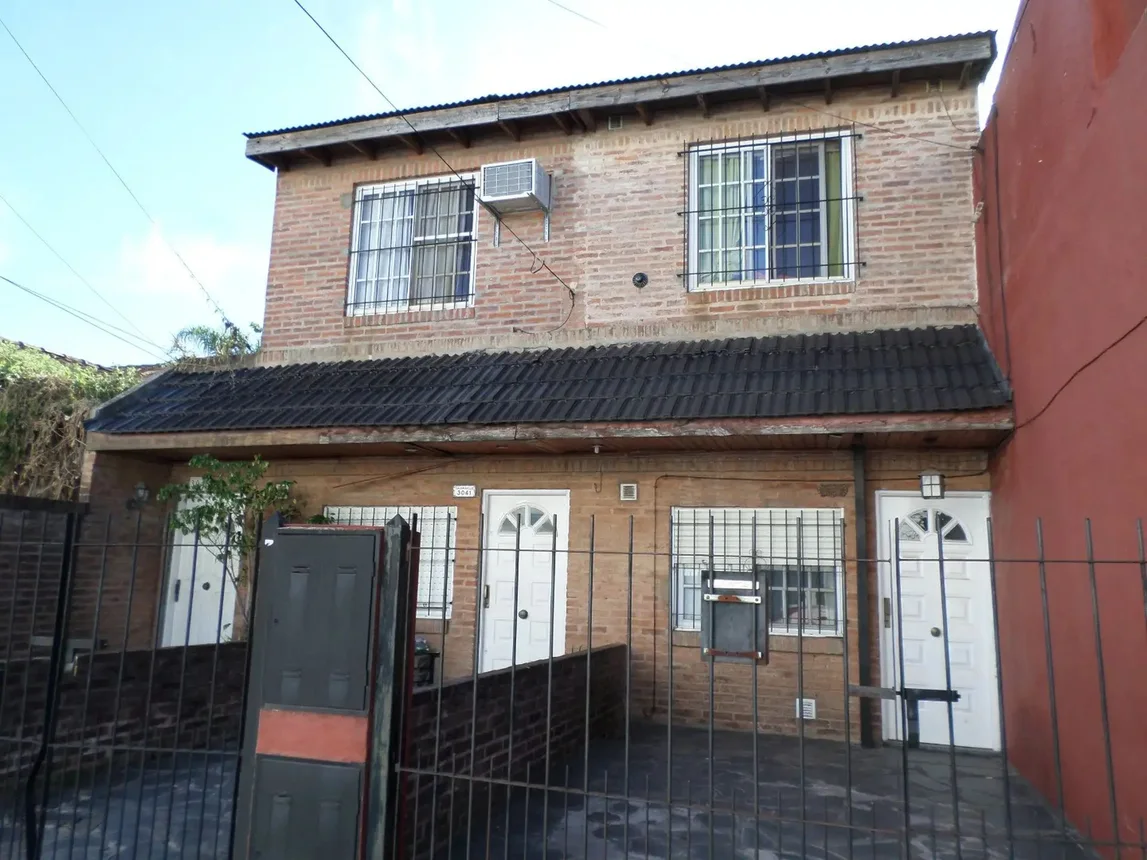 Casa tríplex en venta en Carapachay
