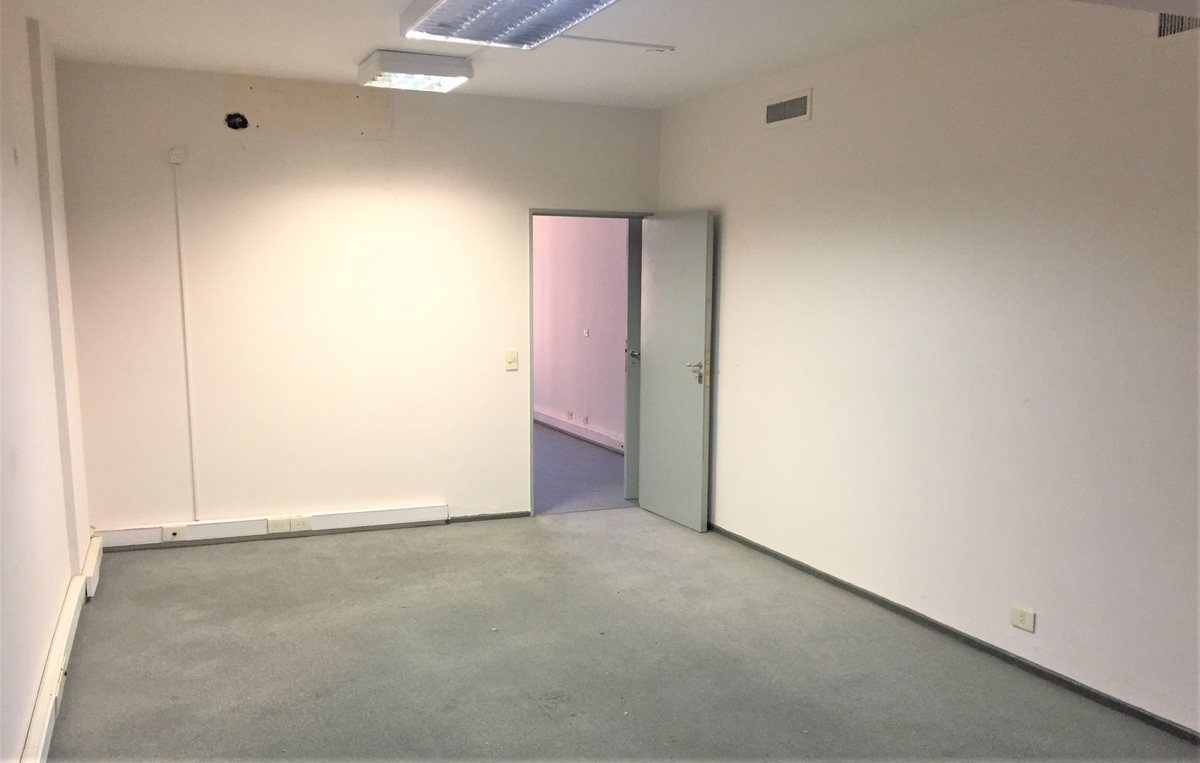 Foto 5 — Oficina a la Venta en Monserrat