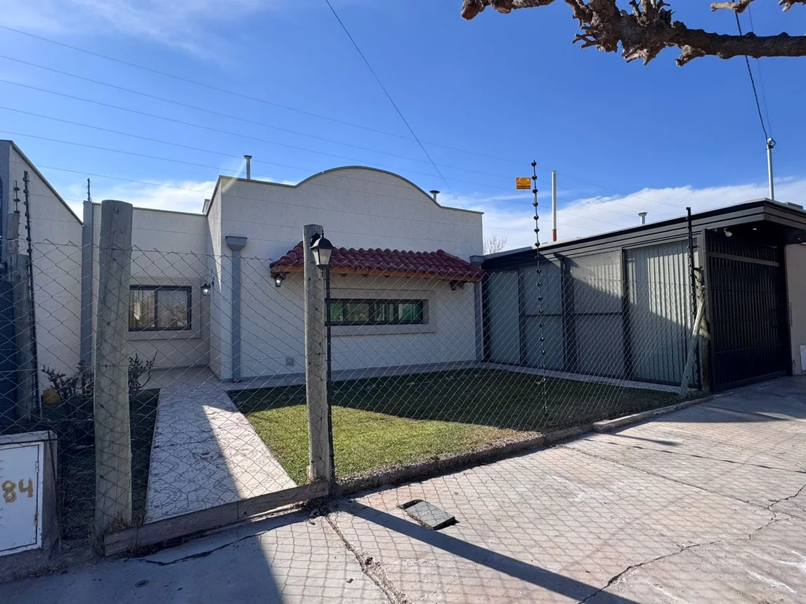 Casa de 3 ambientes en venta en Guaymallén, Severo del Castillo 8100