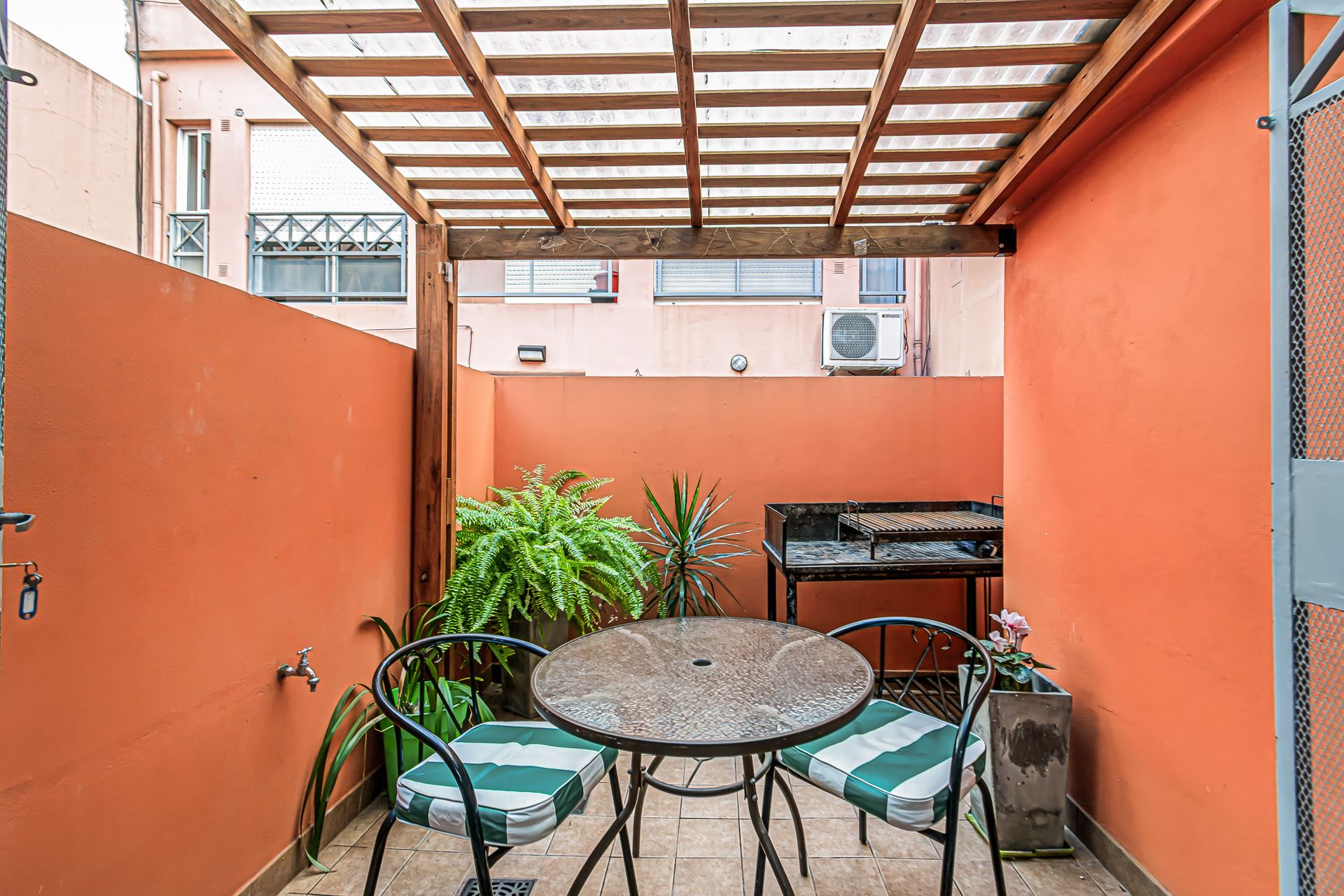 DEPARTAMENTO EN DÚPLEX 3 AMBIENTES PATIO Y BALCÓN