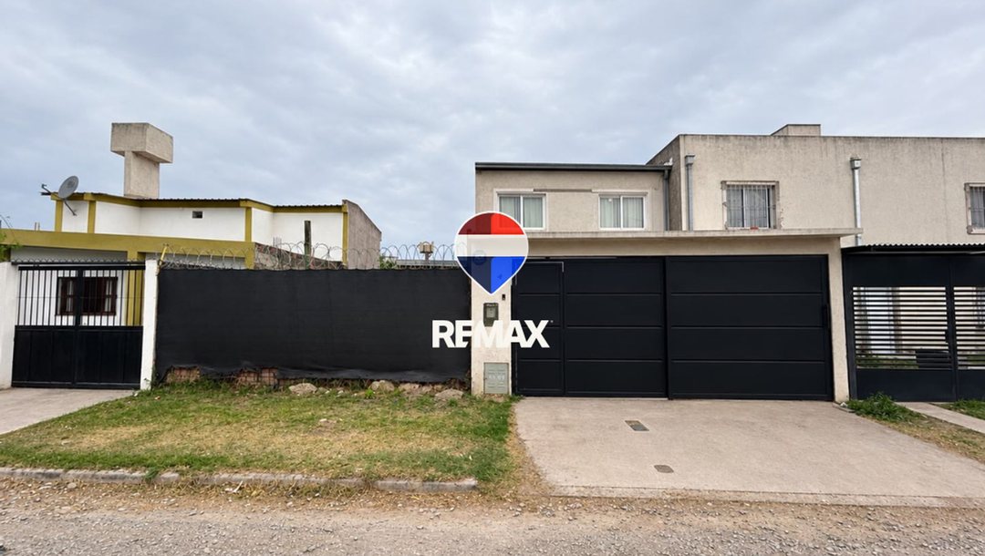 Venta duplex Estacion Alvarado pileta y cochera