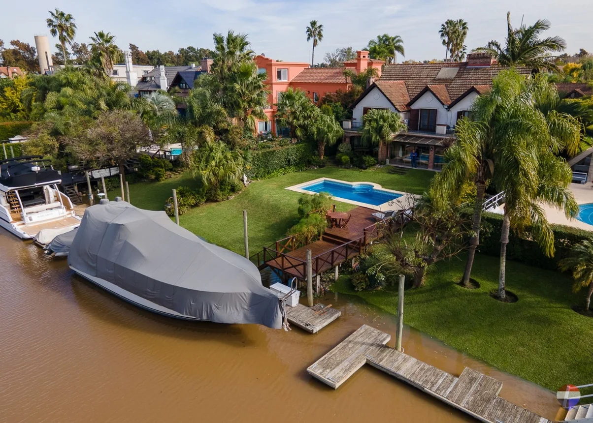 Casa de 7 ambientes en venta en Victoria, Maximo Perez 400