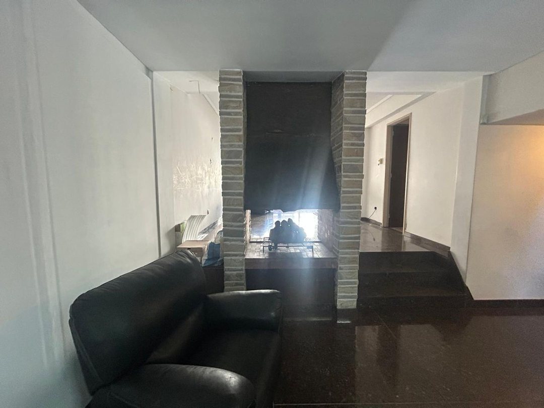 CASA EN VENTA 5 AMBIENTES EN VILLA SOLDATI COCHERA