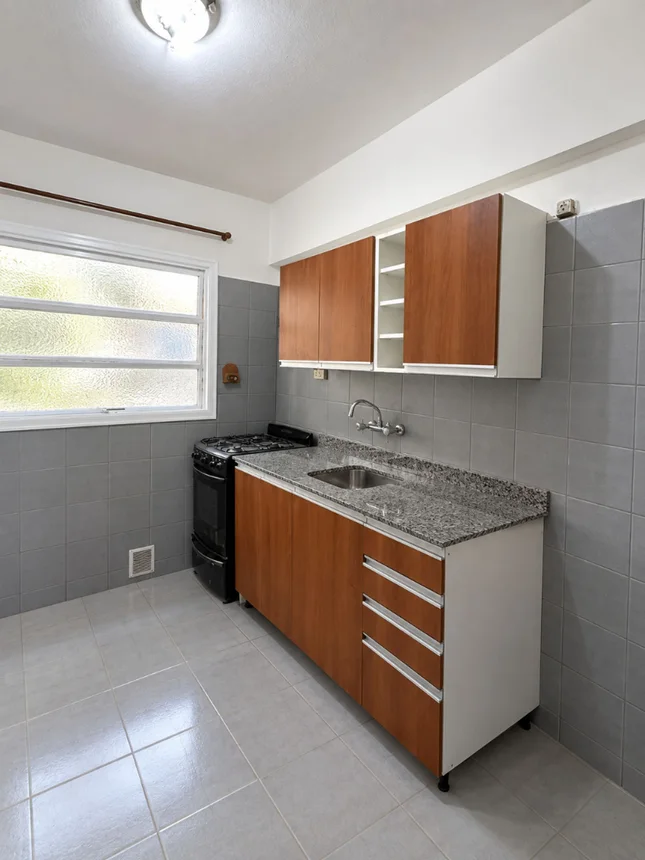 Departamento de 5 ambientes en alquiler en Córdoba, Boulevard Presidente Dr. Arturo Umberto Illia 300, foto 2