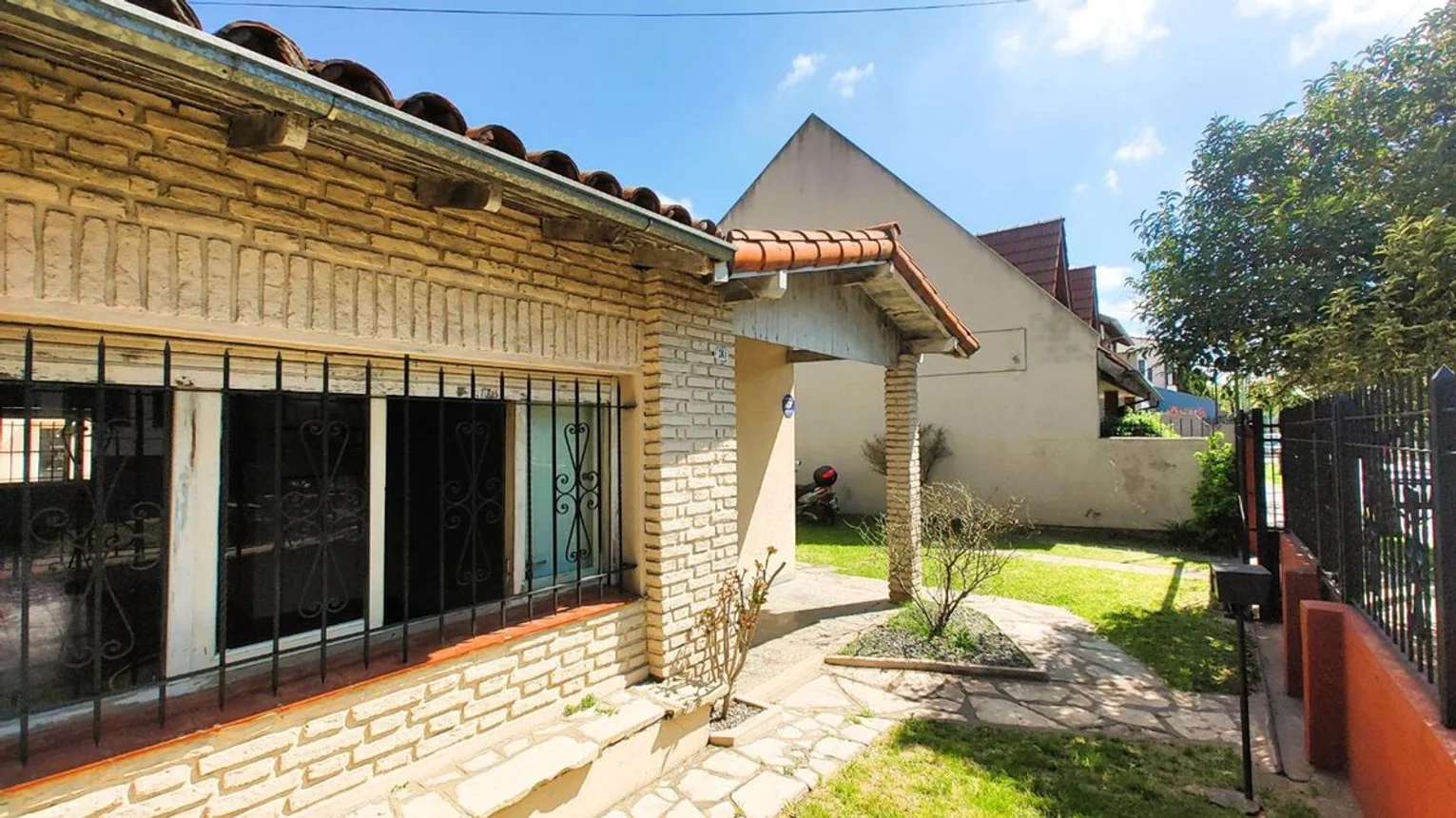 Casa en venta en Castelar, foto 2