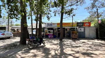 Venta de local comercial con casa en M. de Solymar