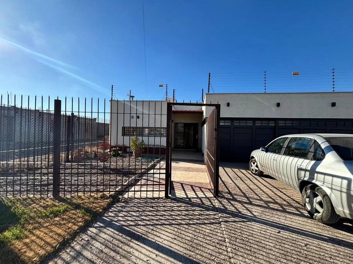 Casa en venta en Guaymallén, foto 2