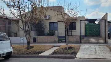CASA EN VENTA BARRIO MUNICIPAL - GUAYMALLÉN