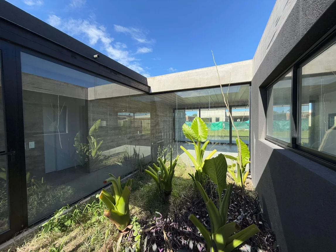 Casa de 4 ambientes en venta en Villa Rosa, Pilar del Este Santa Emilia 200, foto 2