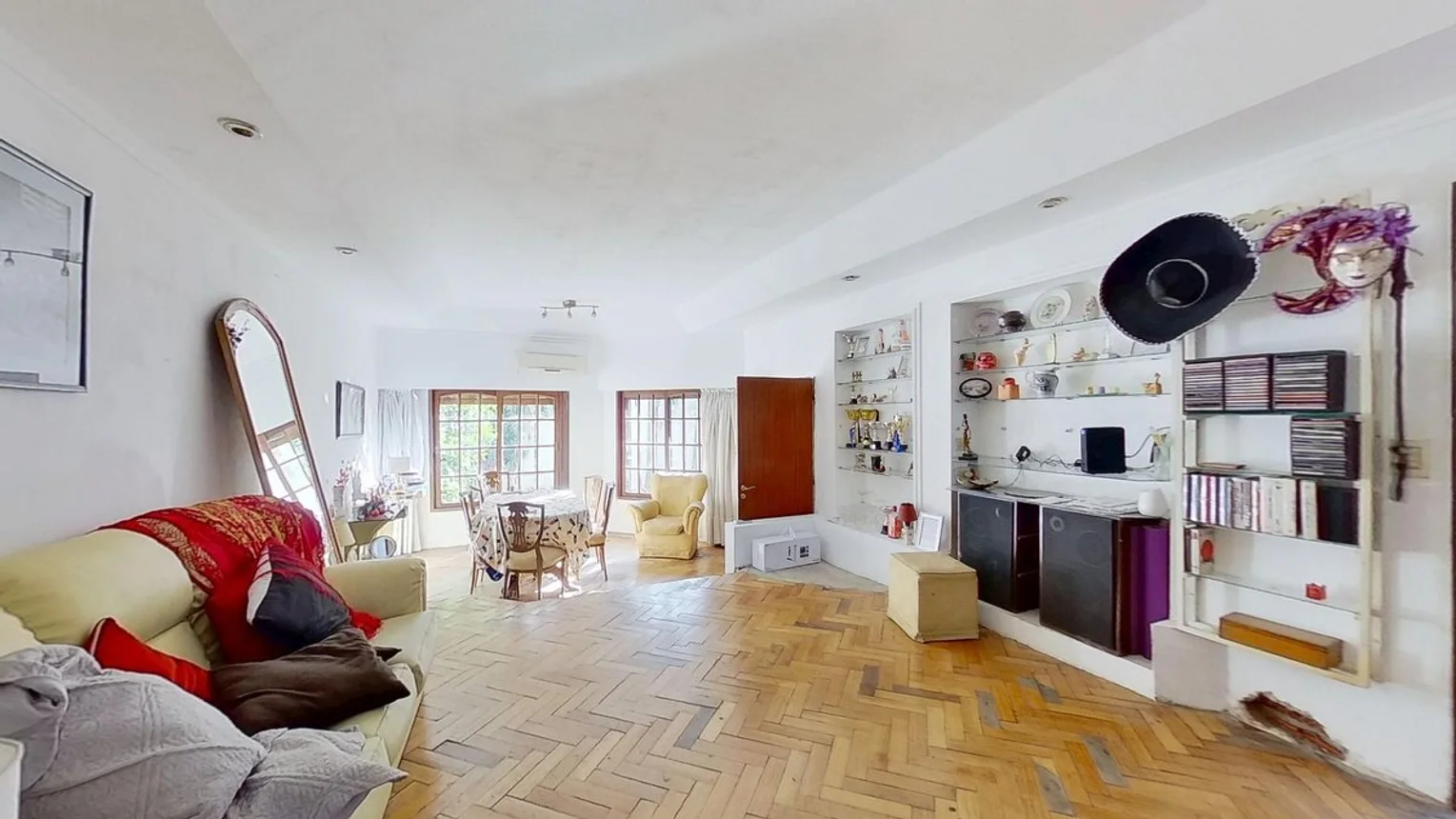 Casa de 5 ambientes en venta en Villa Luro, Saráchaga 5500