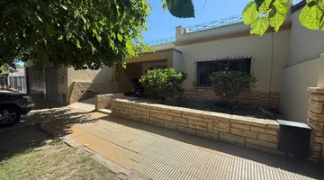 CASA MAS DEPARTAMENTO.  ZONA PATIO ALVEAR. CAPITAL