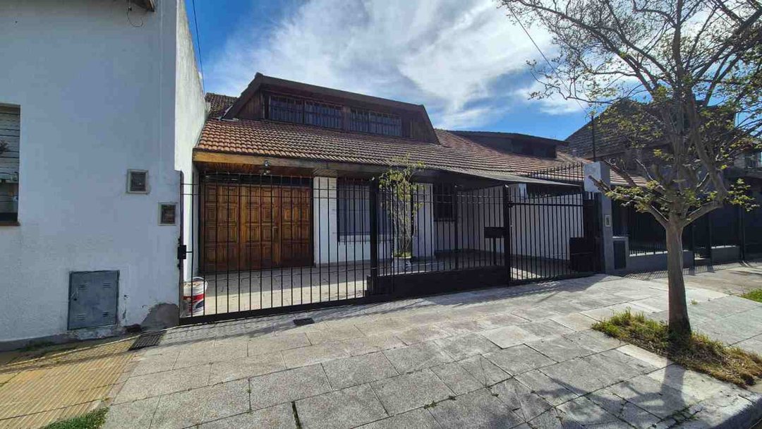 ALQUILER DE CASA EN MARTINEZ