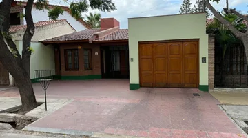 VENTA CASA 3DORM 2 BAÑOS COCHERA. 4TA OESTE CIUDAD