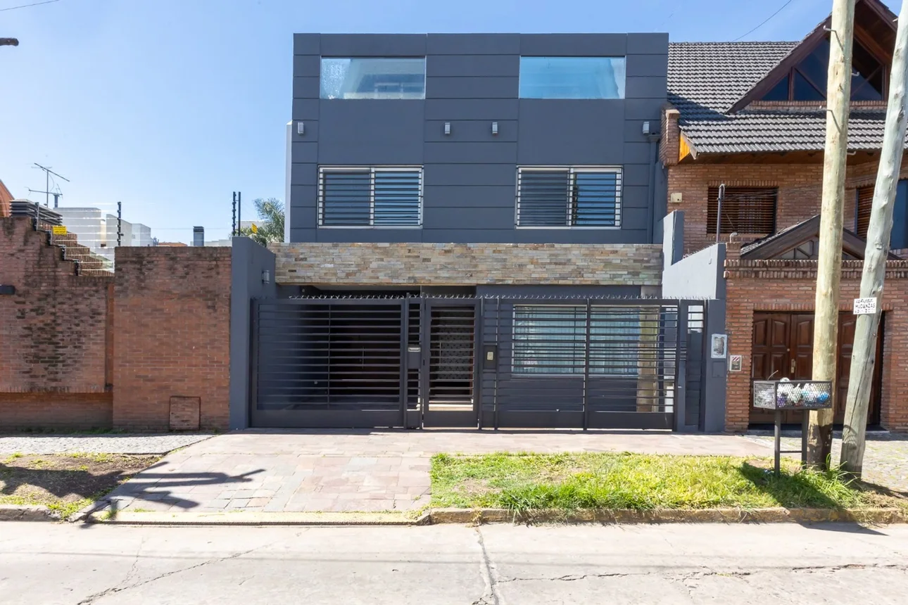 Casa de 5 ambientes en venta en Ramos Mejía, Fray Cayetano 400