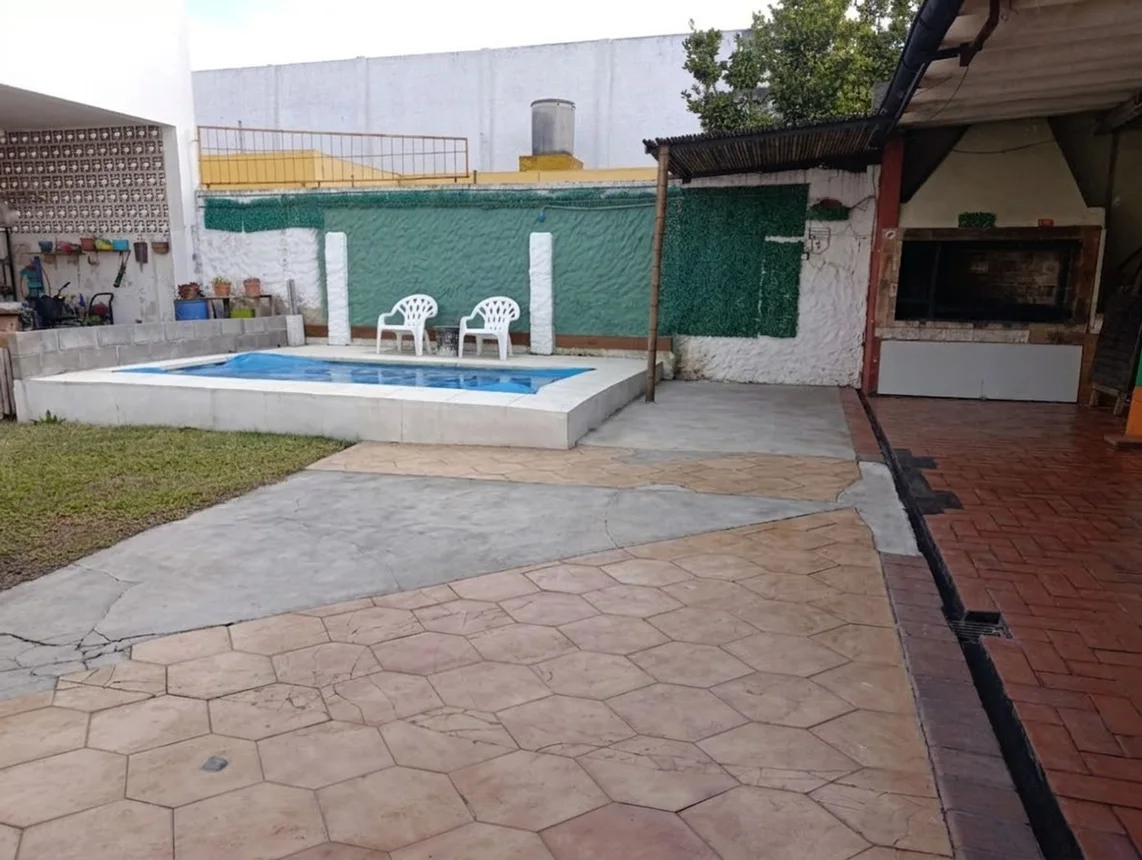 Casa en venta en Caseros, foto 2
