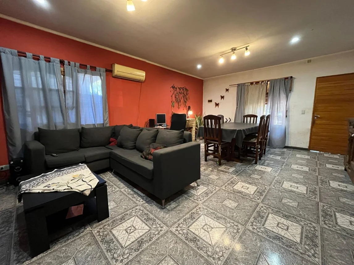 Casa de 4 ambientes en venta en Burzaco, Manzanares 1400, foto 2