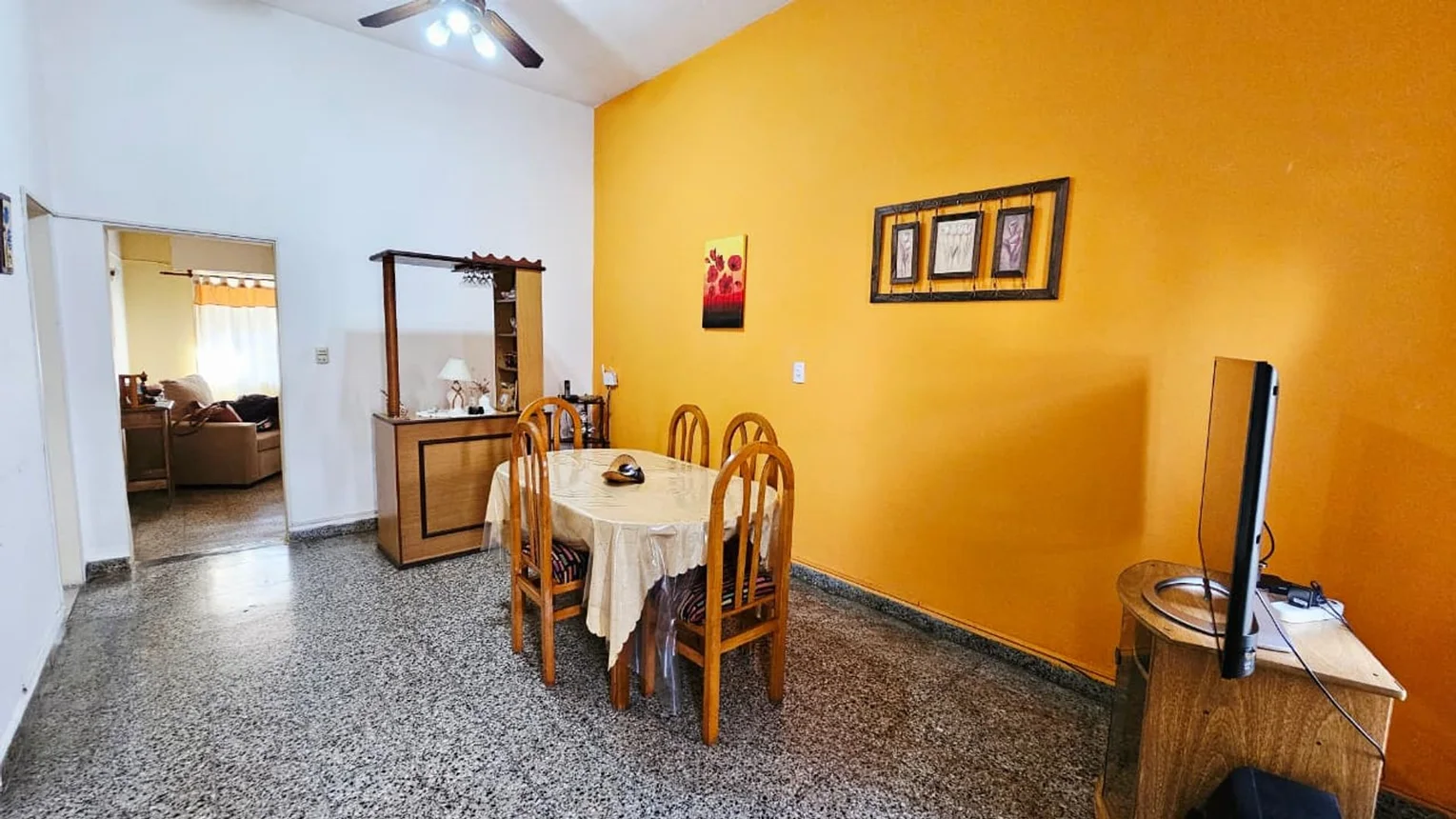 Casa en venta en Caseros, foto 2