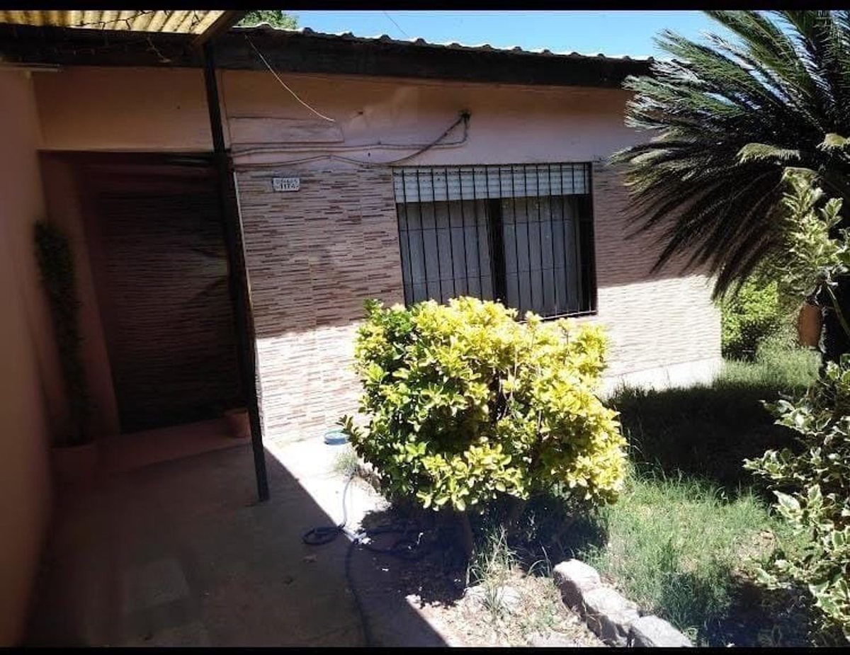 SE VENDE CASA 3 AMBIENTES CON PILETA