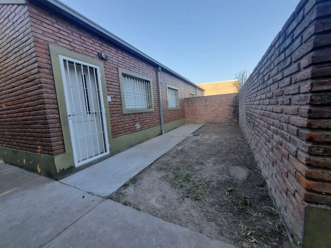 Casa de 3 ambientes en alquiler en Santa Fe, Lopez y Planes 1400