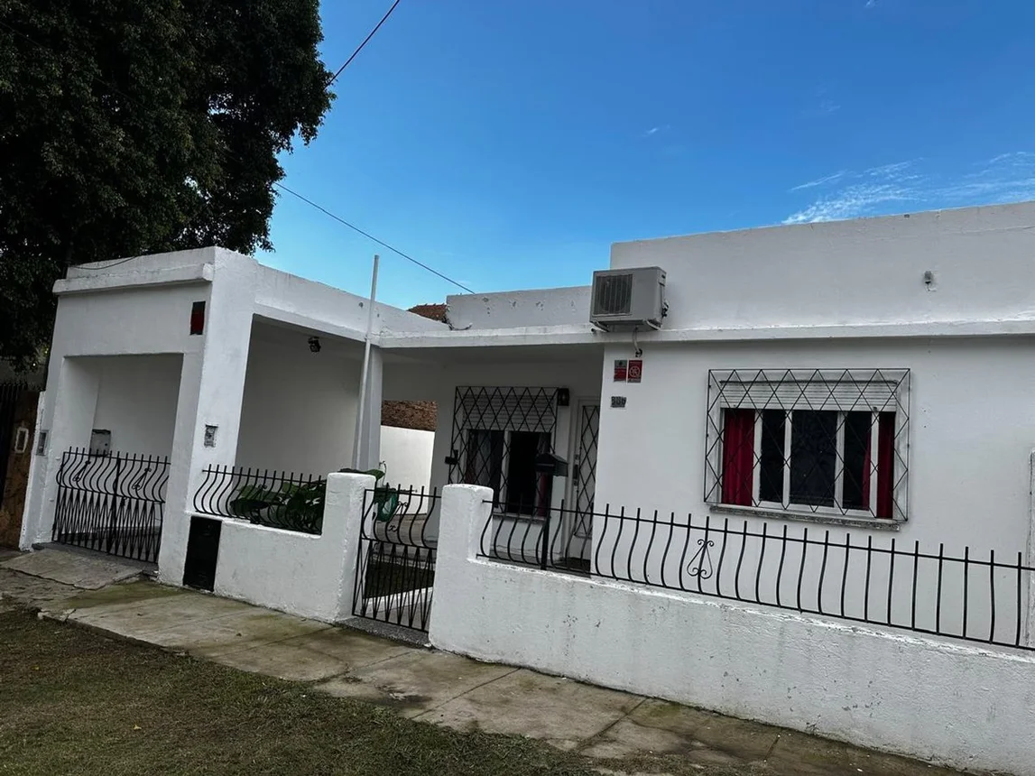 Casa de 3 ambientes en venta en El Palomar, Manuel Fluguerto 800