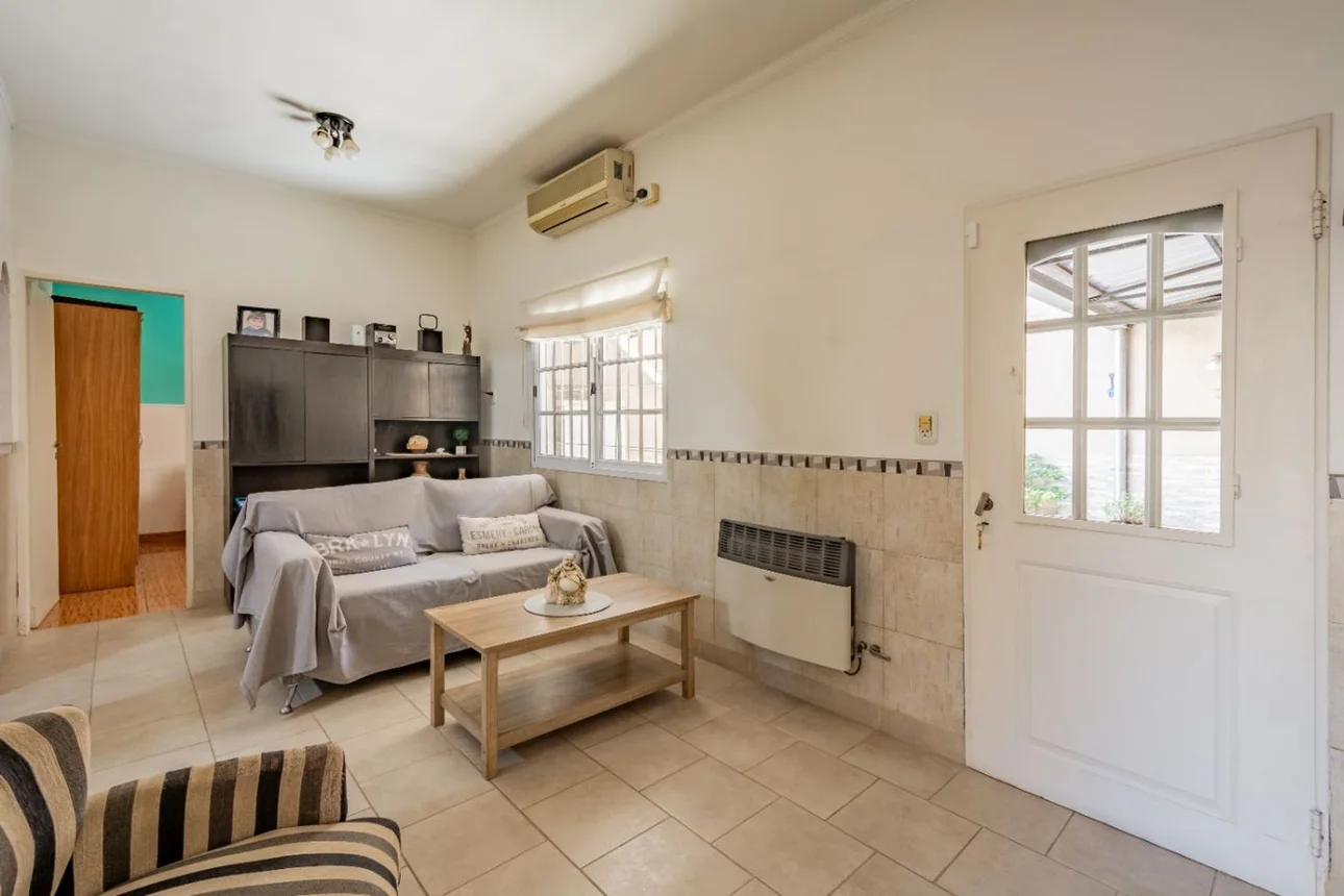 Casa de 4 ambientes en venta en La Tablada, San Pedro 1400, foto 2