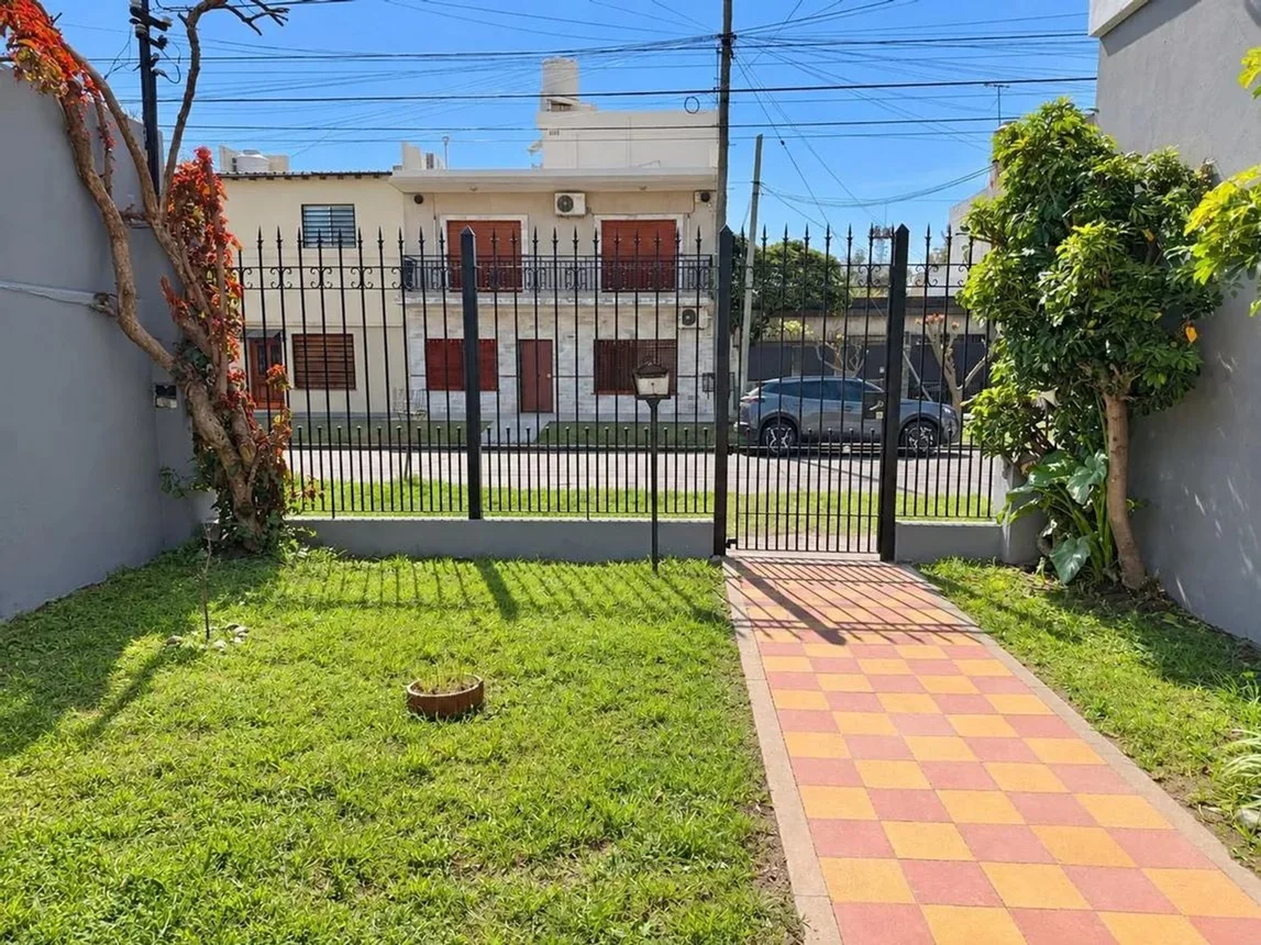 Casa en venta en Lanús Oeste, foto 2