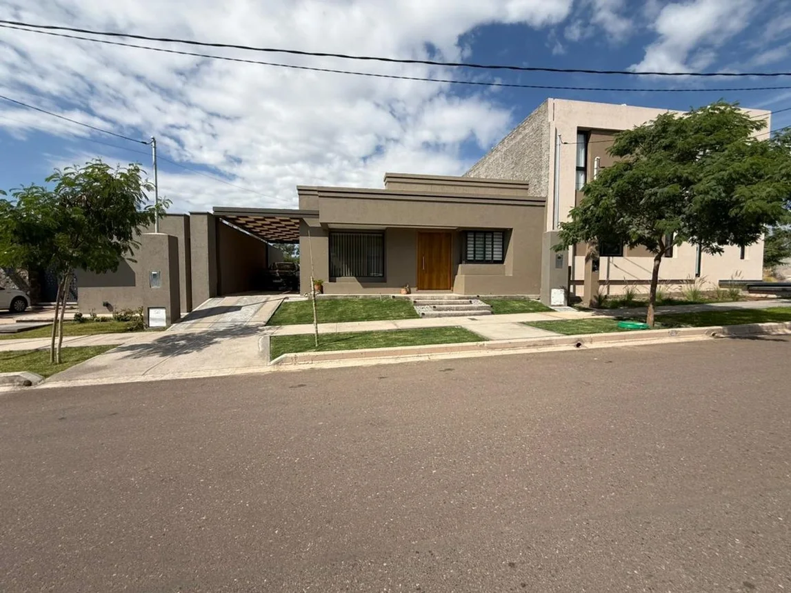 Casa de 5 ambientes en venta en Godoy Cruz, La Plata 500, foto 2