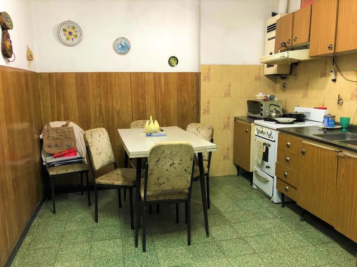 Casa dos dormitorios con patio y local arroyito, foto 5