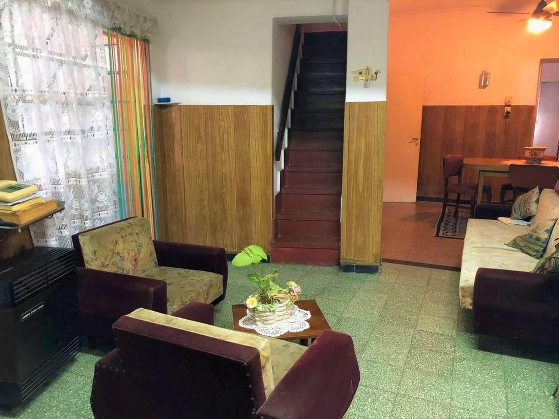 Casa dos dormitorios con patio y local arroyito, foto 2