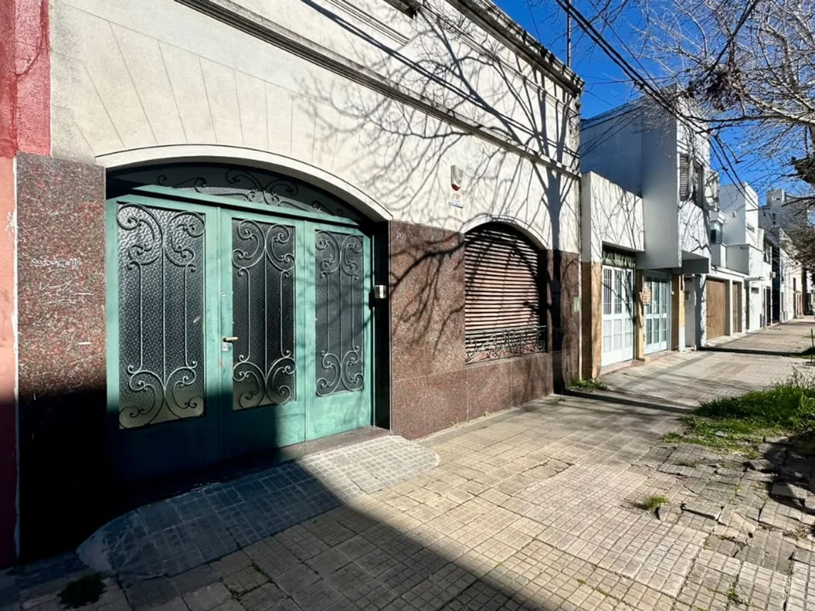 Casa de 3 ambientes en venta en La Plata, 65 E/ 10 y 11 700