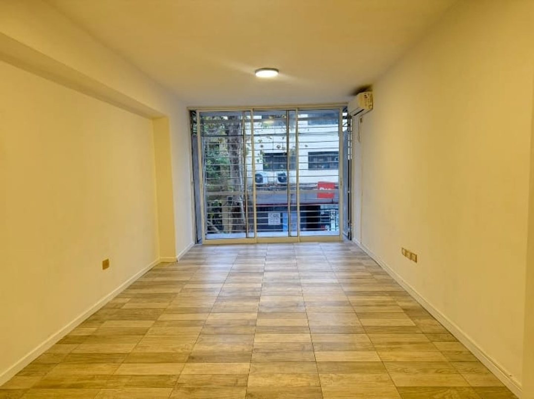 ALQUILER MONOAMBIENTE AMPLIO CON BALCON / PARRILLA