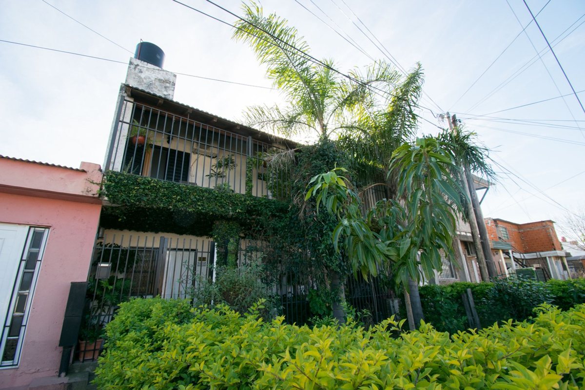 Casa "barrio el pozo" con quincho y pileta