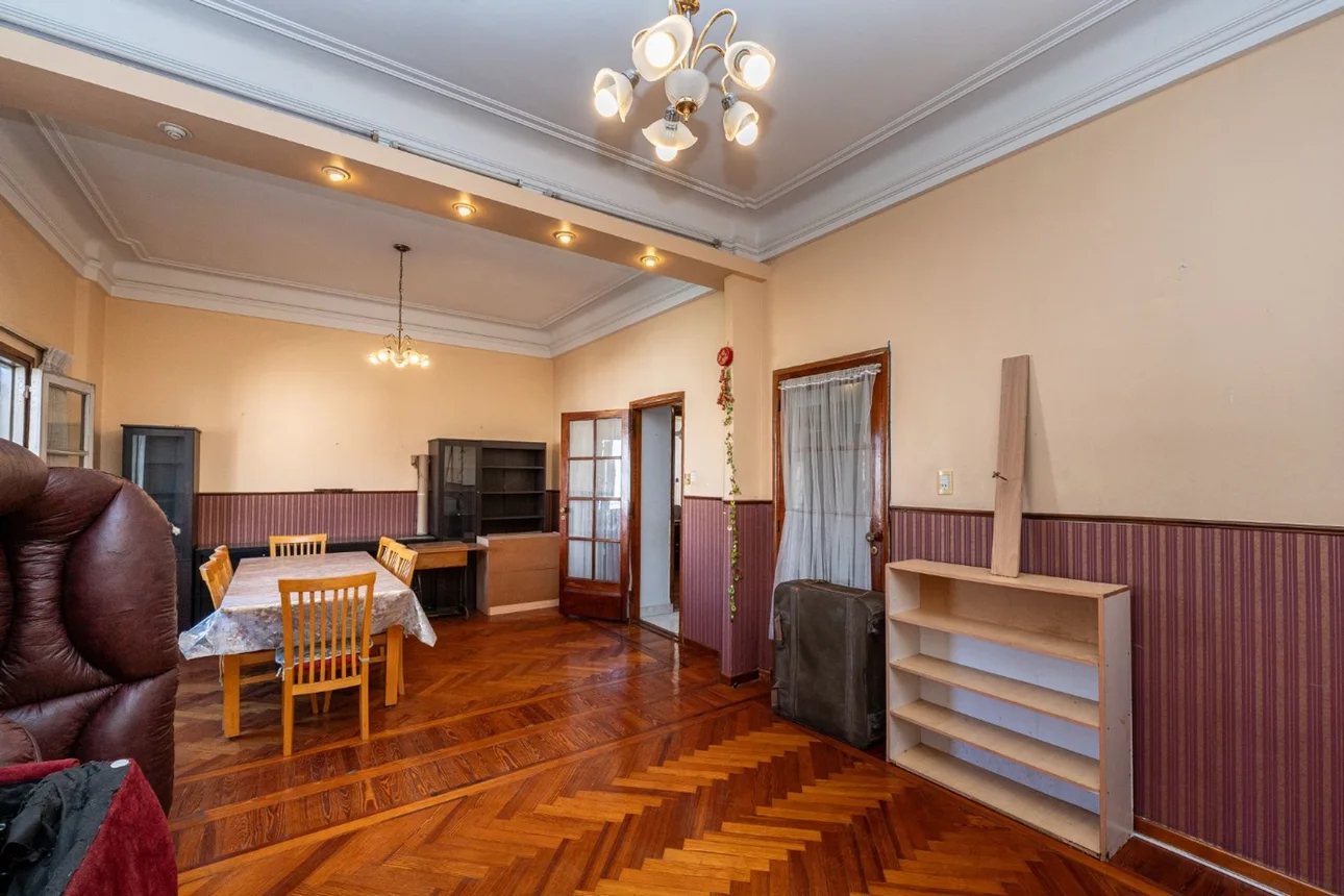 Departamento de 5 ambientes en venta en Balvanera, Avenida Rivadavia 2700