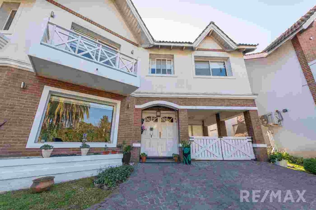 Casa en venta 5 ambientes en Gorostiaga 1700, María del Parque, Villa Gobernador Udaondo, Ituzaingo, Buenos Aires