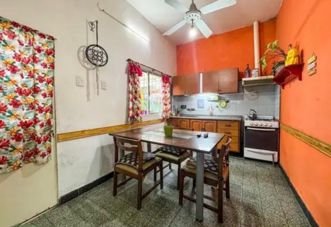 DOS CASAS EN VENTA, UNA AL FRENTE Y OTRA PASILLO