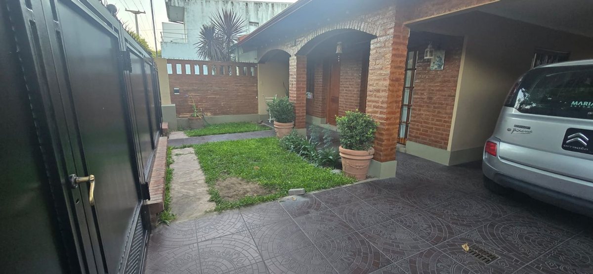 Se vende casa en Santo Tome 3 dormitorios y pileta