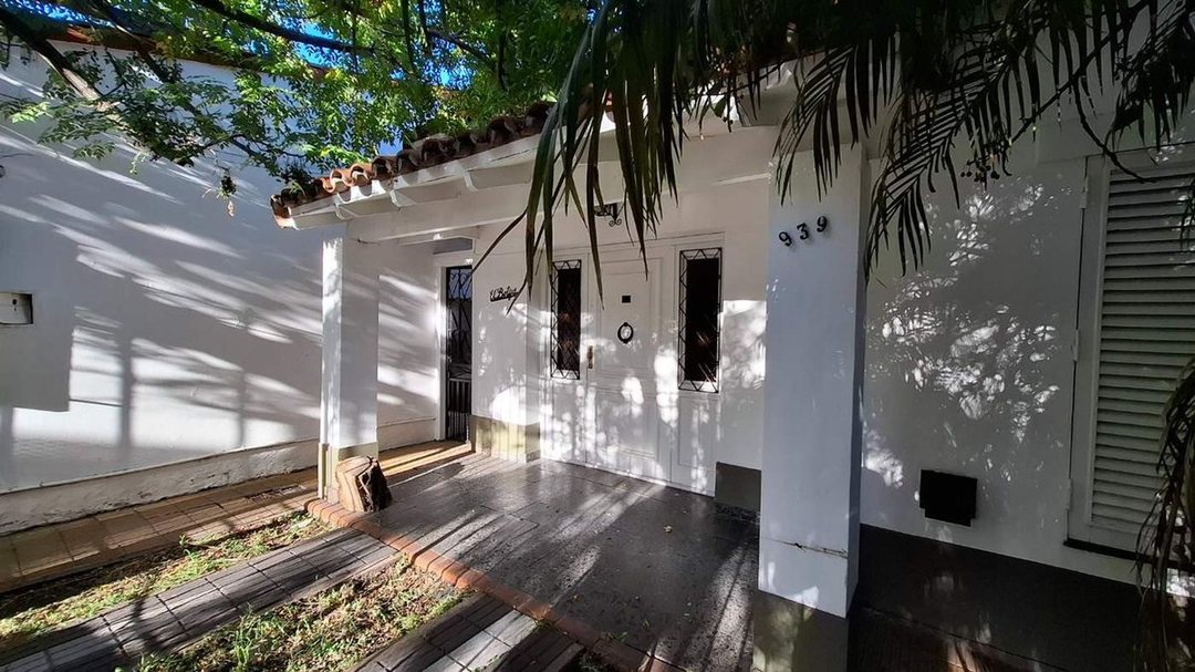 CASA 4 AMBIENTES VENTA LOMAS DE ZAMORA CON PARQUE
