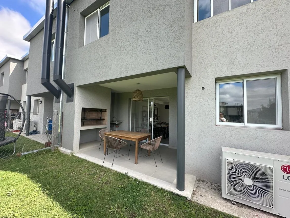 Casa dúplex en venta en Garín, foto 2