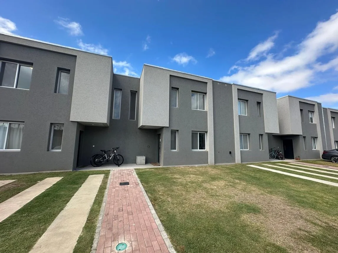 Casa dúplex en venta en Garín