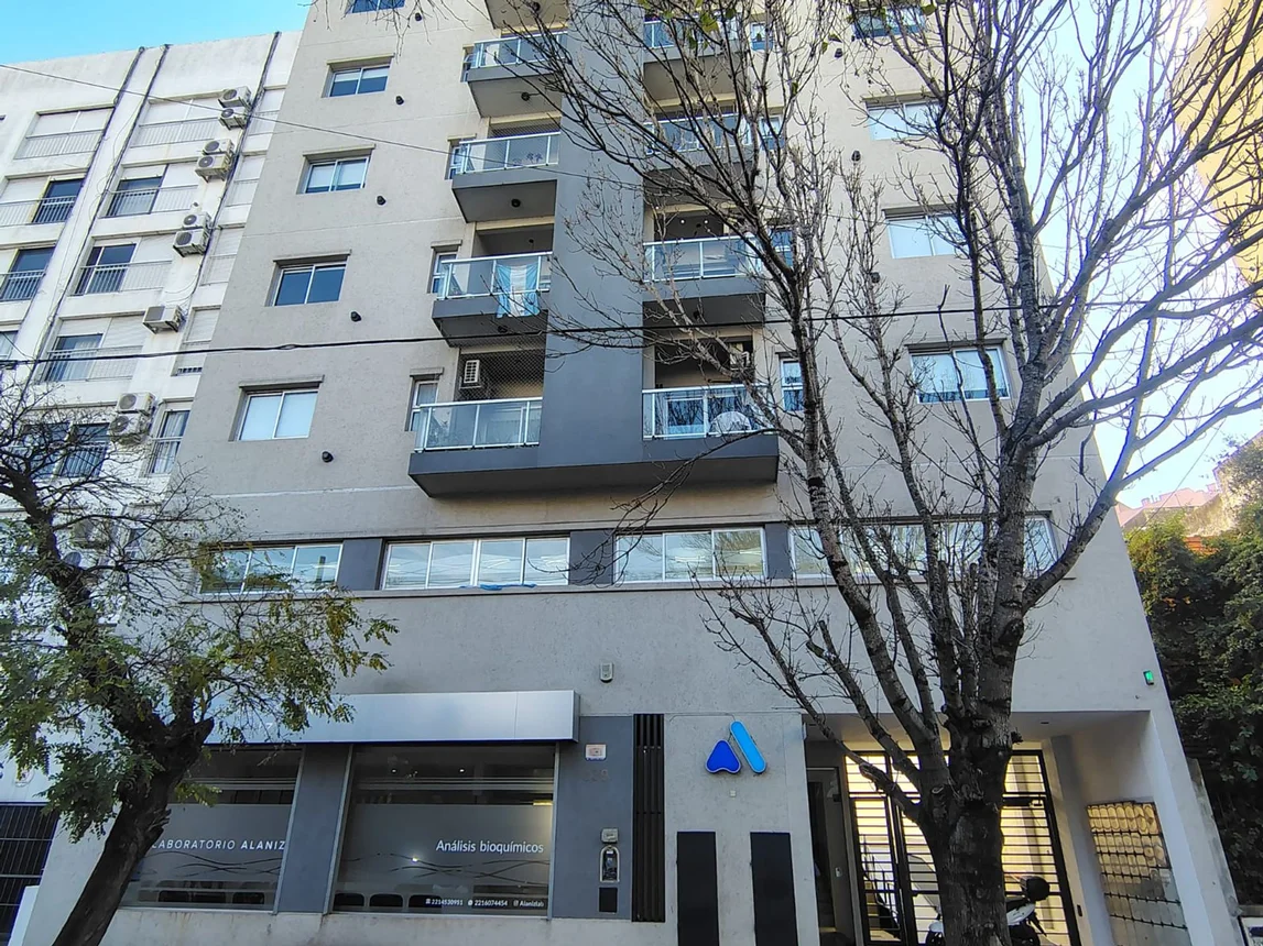 Departamento de 3 ambientes en venta en La Plata, 45 E/ 13 y 14 900