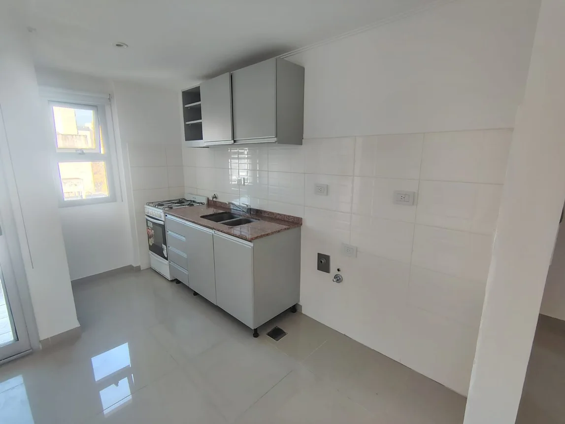 Departamento de 3 ambientes en venta en La Plata, 45 E/ 13 y 14 900, foto 2