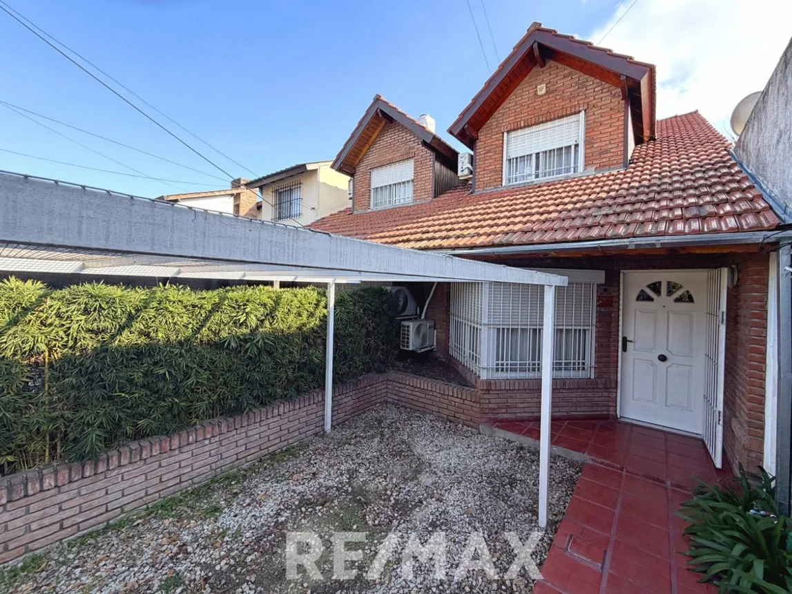 Casa dúplex de 3 ambientes en venta en Pilar, Alsina 900